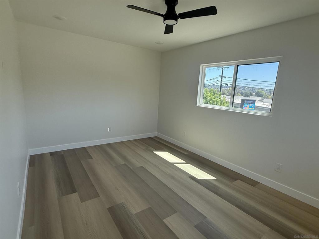 4911 Glen Property Photo 5