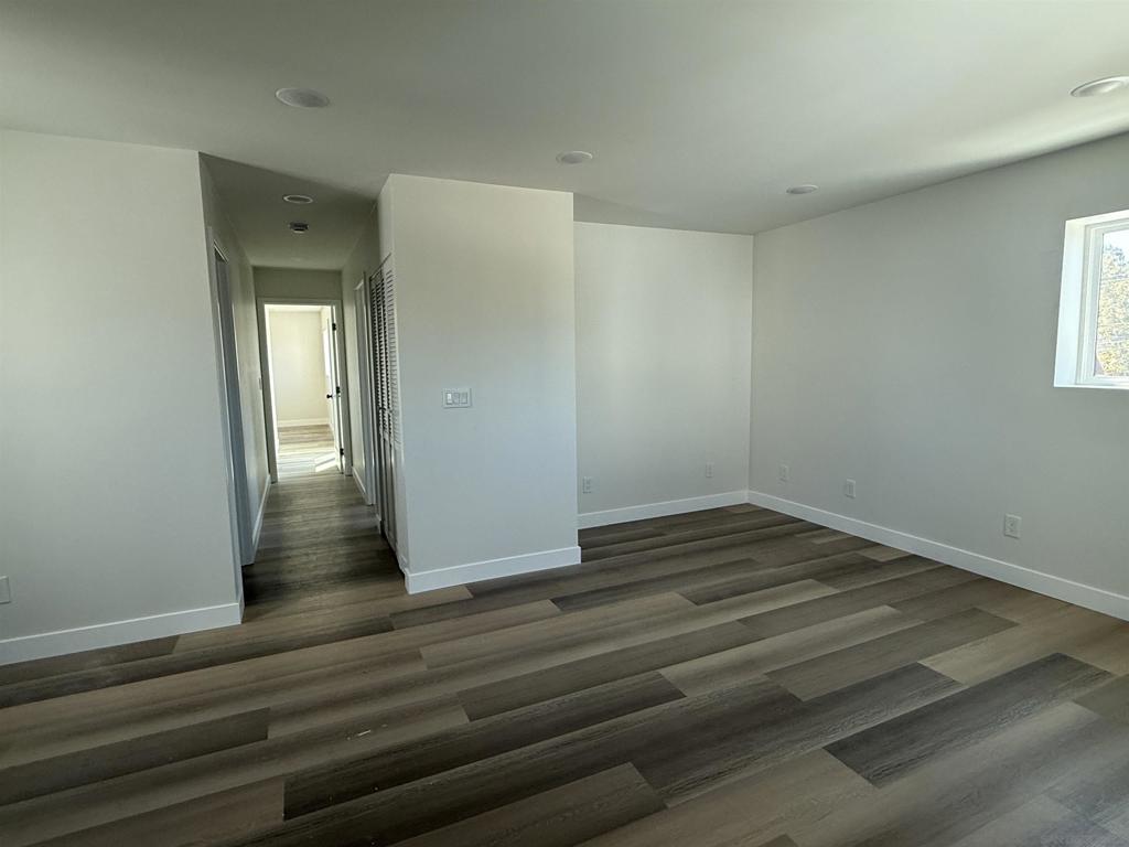 4911 Glen Property Photo 6