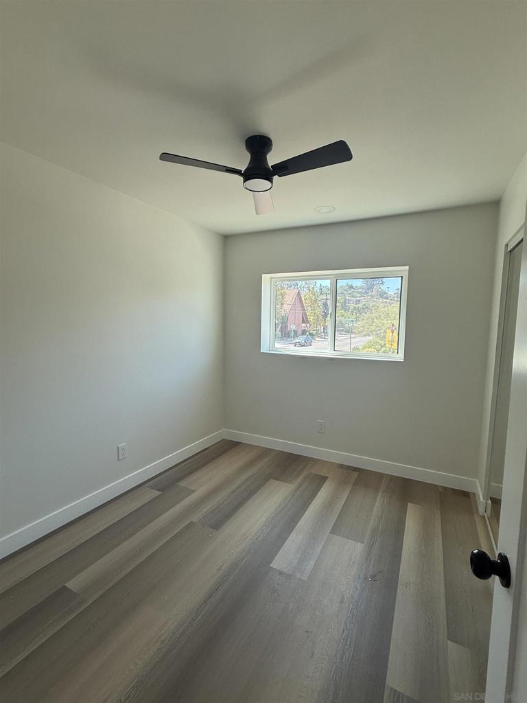 4911 Glen Property Photo 8