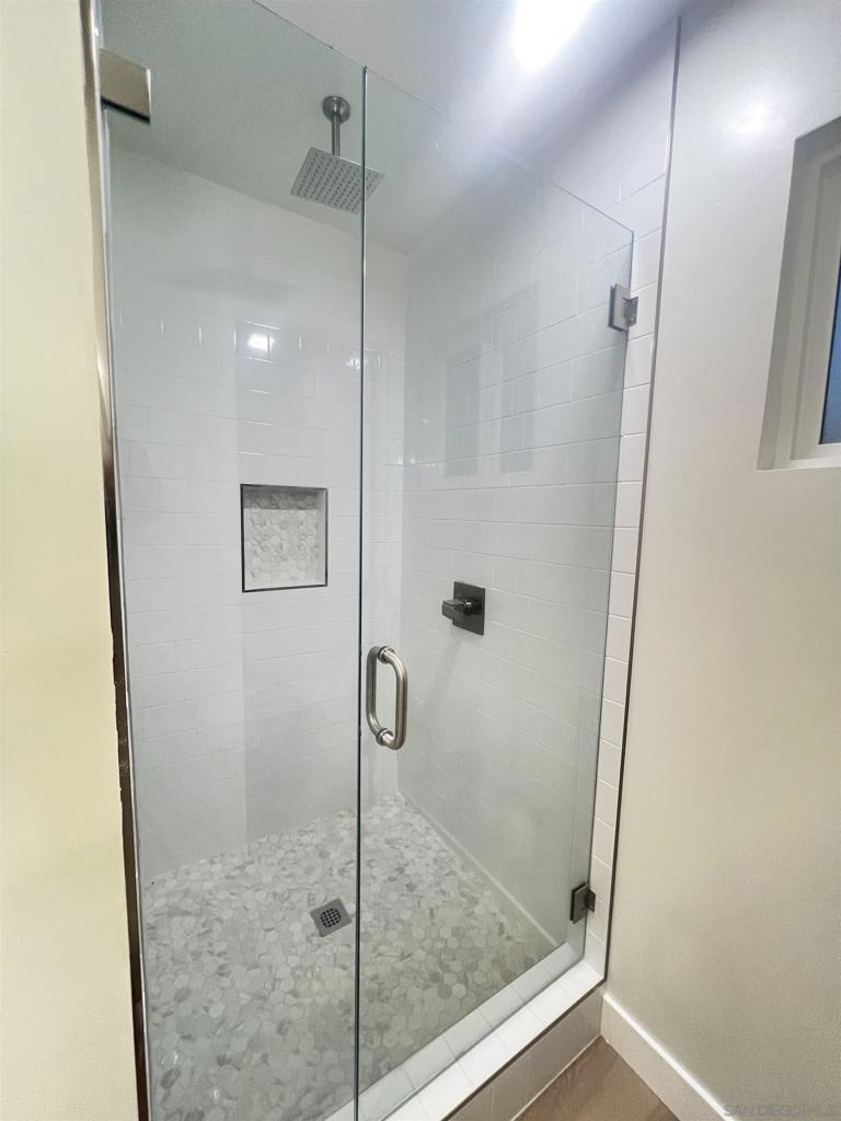 4911 Glen Property Photo 10
