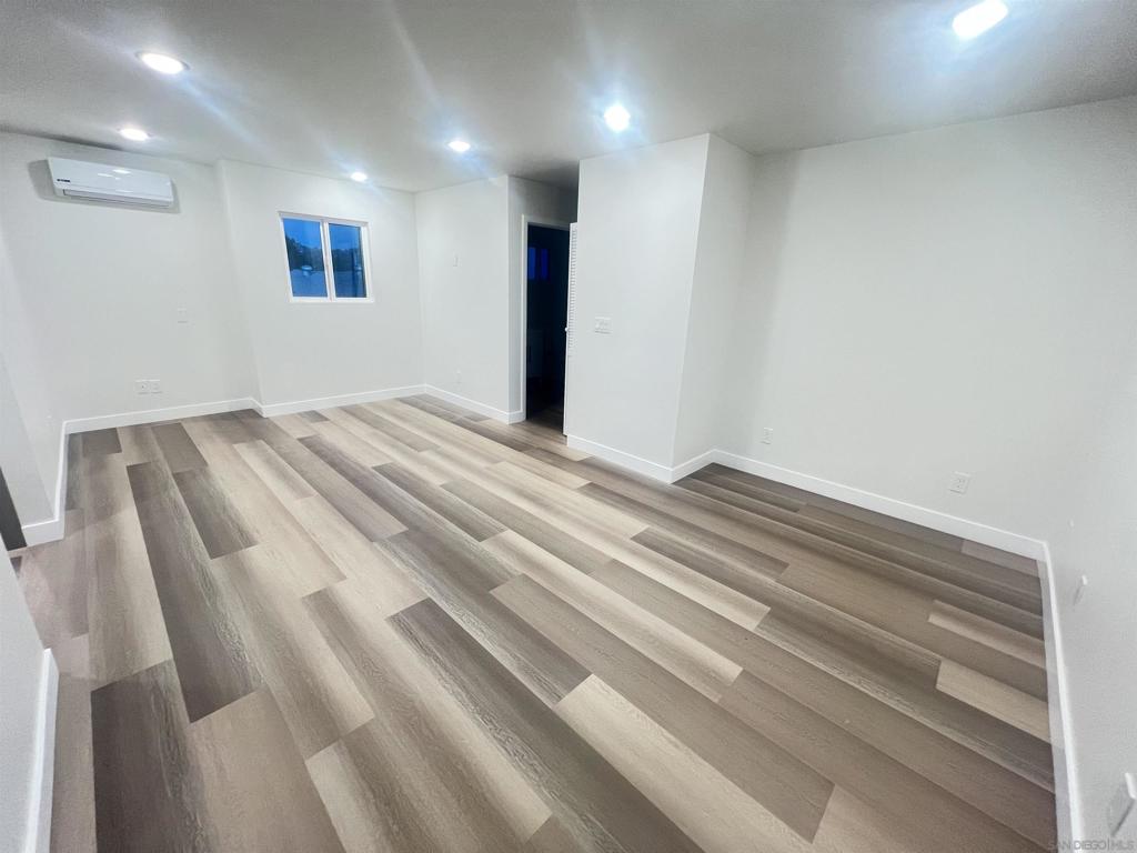 4911 Glen Property Photo 12