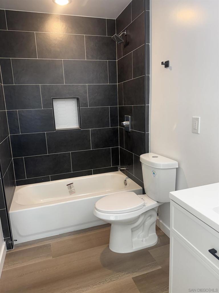 4913 Glen Property Photo 2