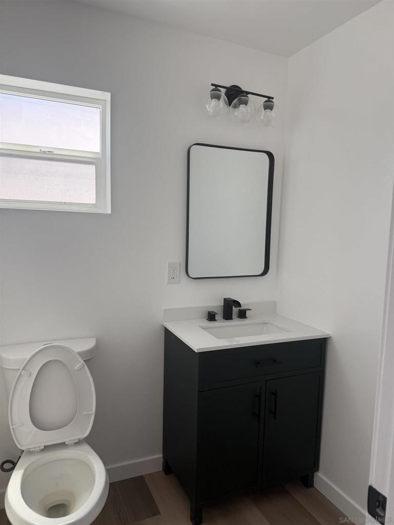 4913 Glen Property Photo 3