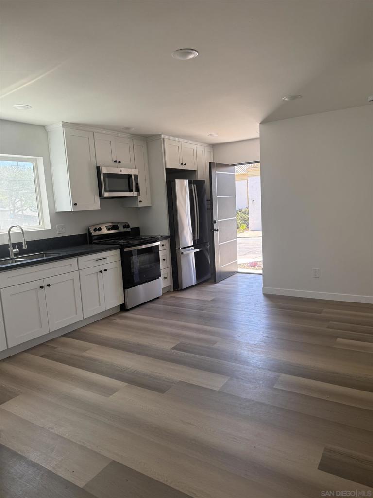 4913 Glen Property Photo 4