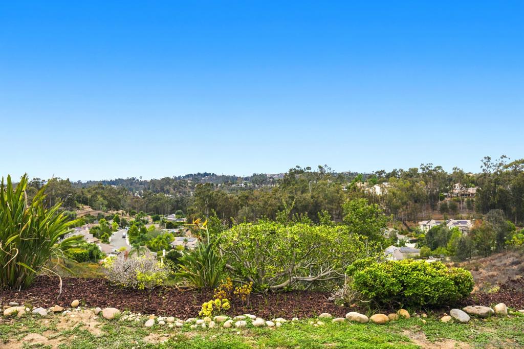 12666 Fairbrook Rd Property Photo 4