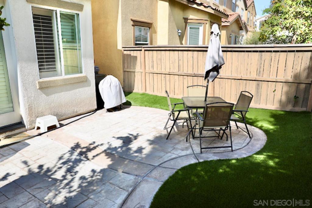 1640 Calle De La Flor Property Photo 2