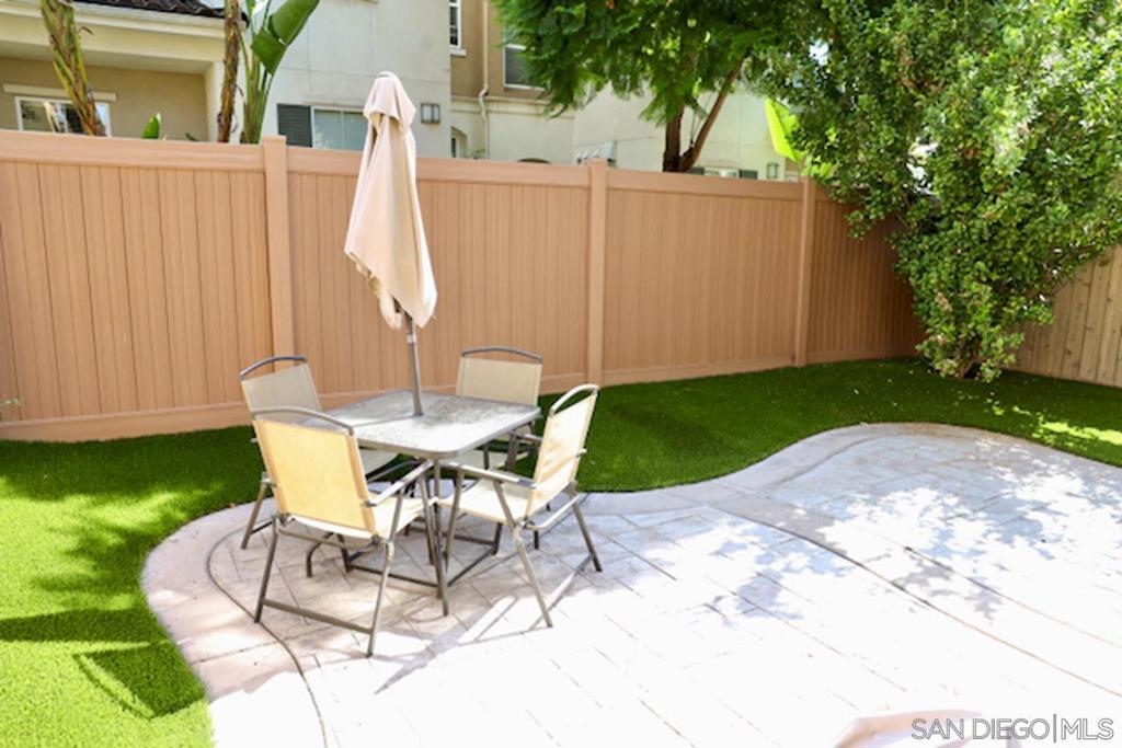 1640 Calle De La Flor Property Photo 3