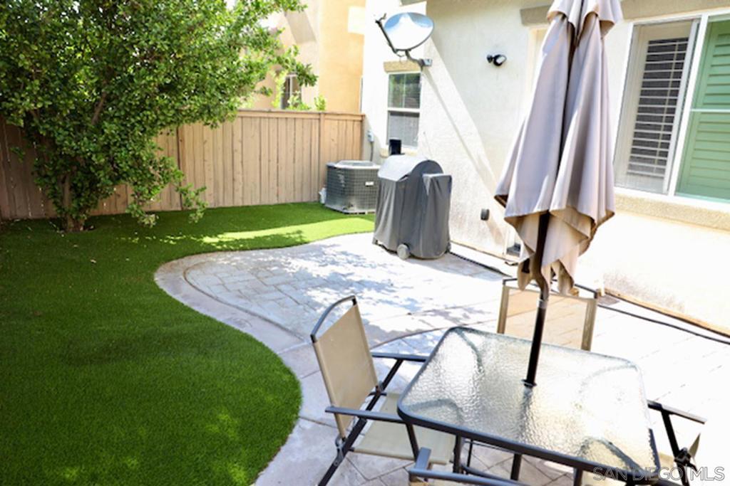 1640 Calle De La Flor Property Photo 4