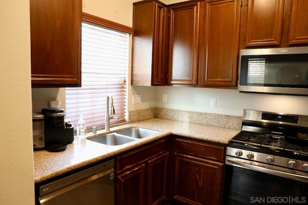 1640 Calle De La Flor Property Photo 13