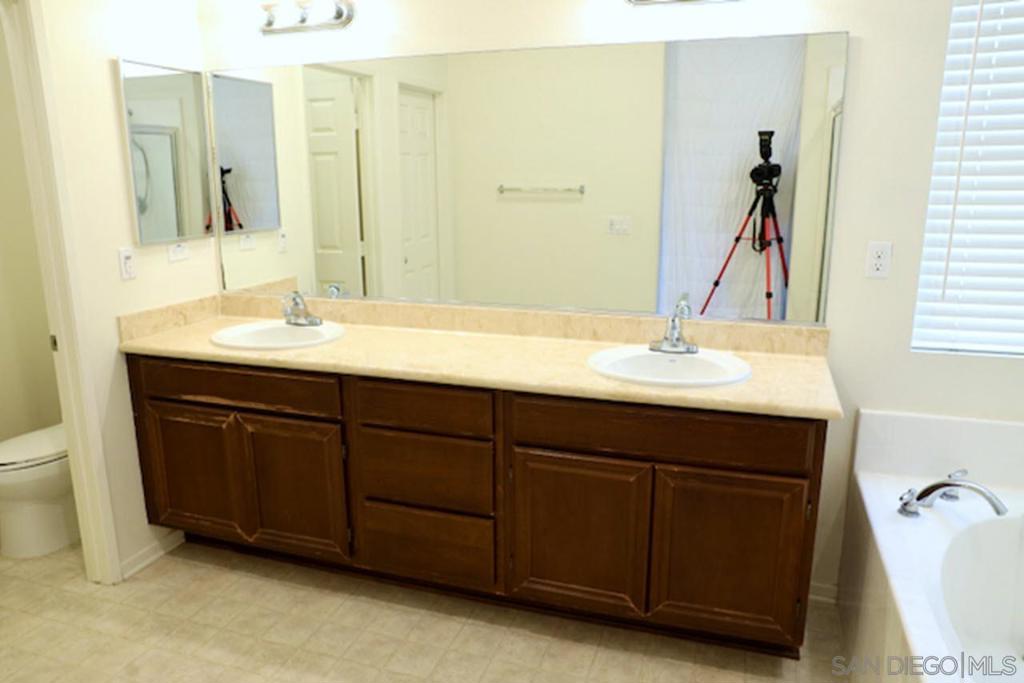 1640 Calle De La Flor Property Photo 27