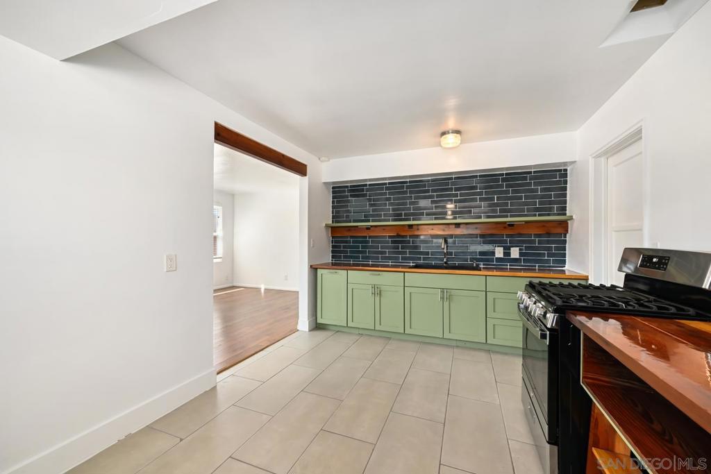 6074 Rock St Property Photo 3