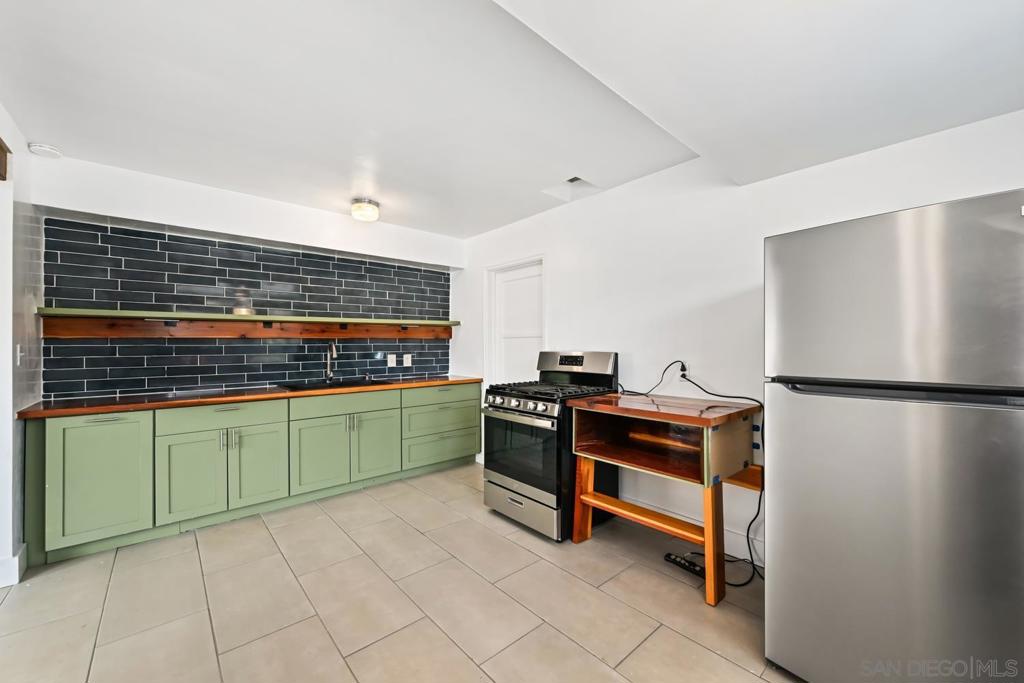 6074 Rock St Property Photo 4