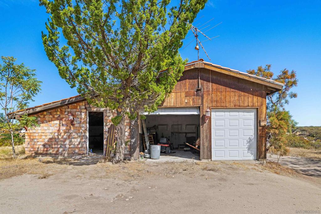 2513 Tecate Divide Road Property Photo 2