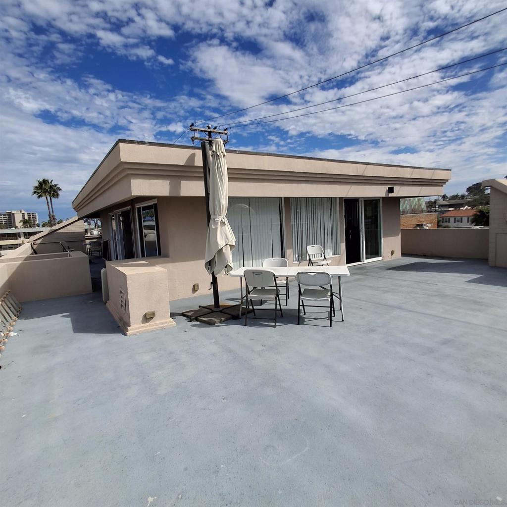 920 Kline Street Property Photo 4