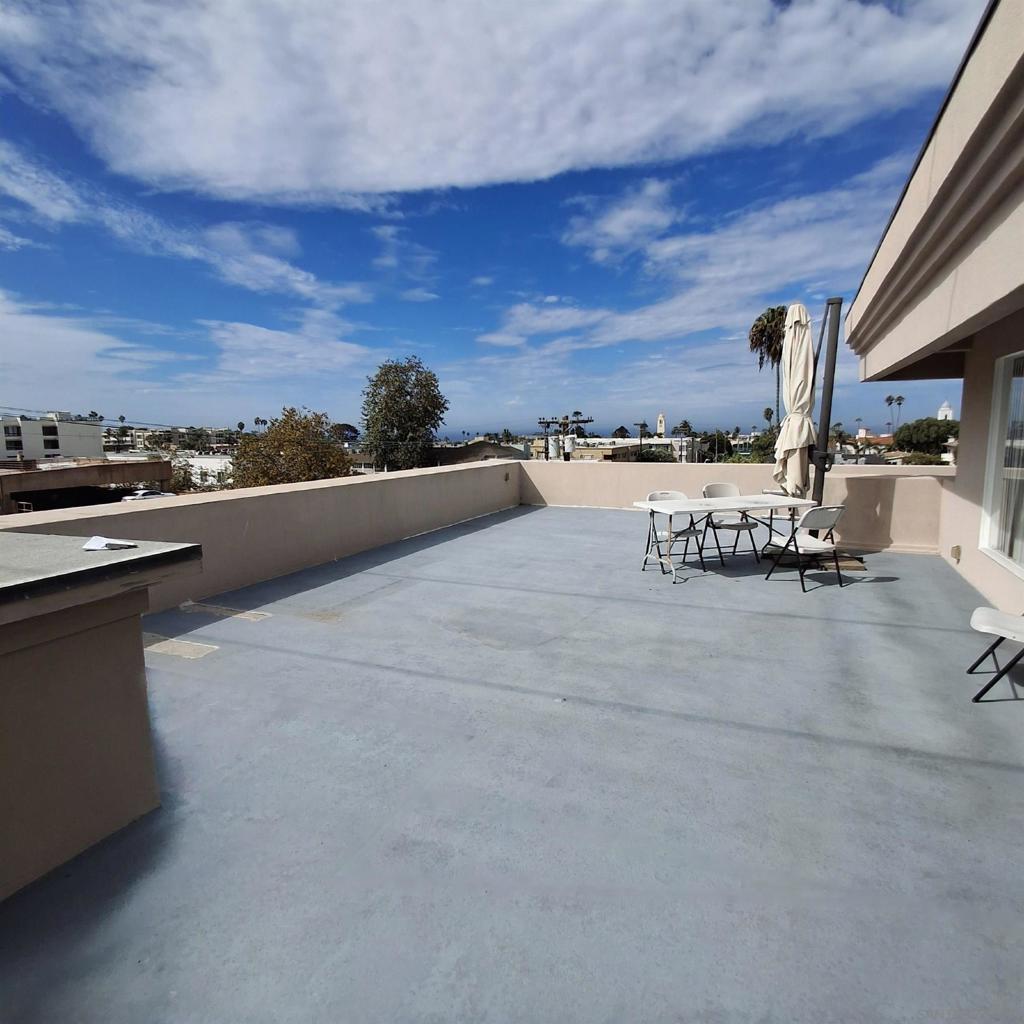 920 Kline Street Property Photo 6