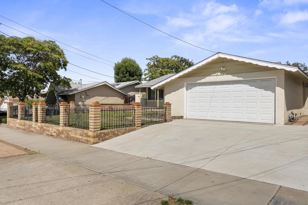 1039 Alveda Ave Property Photo 2