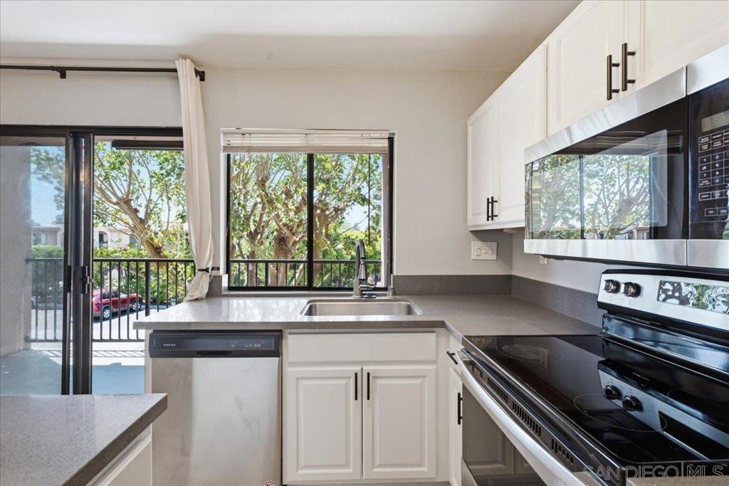 7855 Cowles Mountain Ct. A15 Property Photo 6