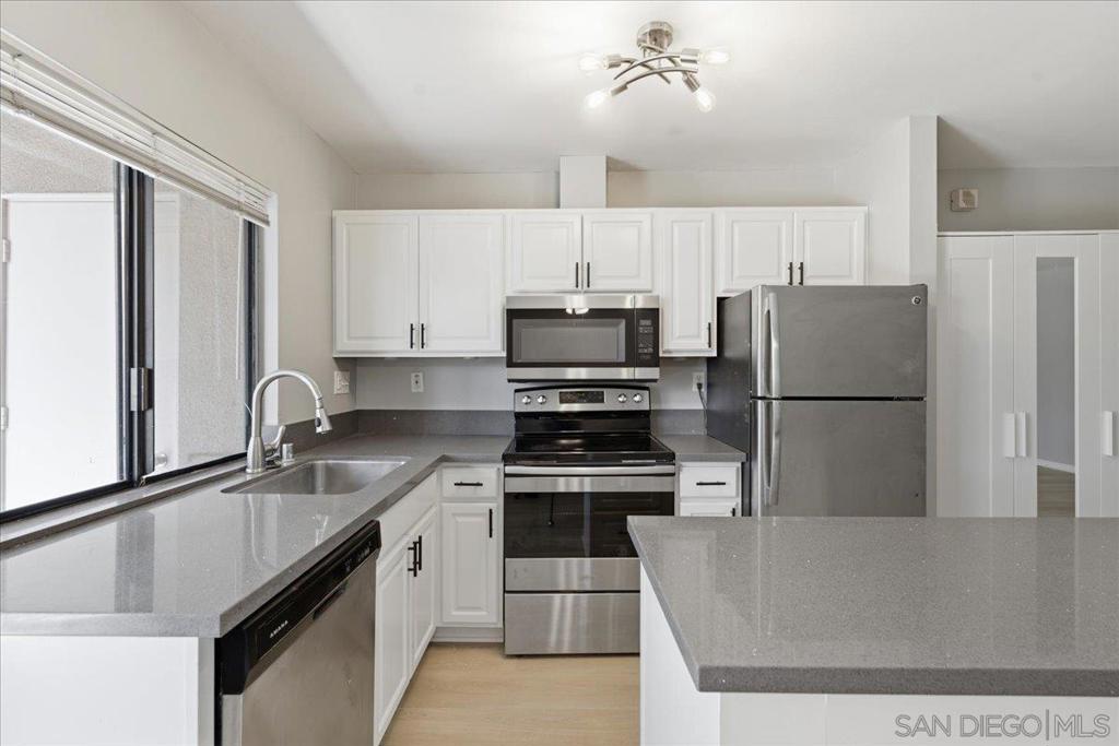 7855 Cowles Mountain Ct. A15 Property Photo 7