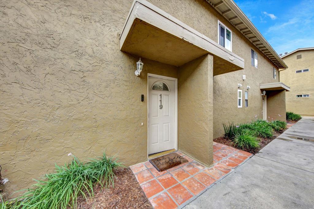 4777 Seminole Dr 119 Property Photo 3