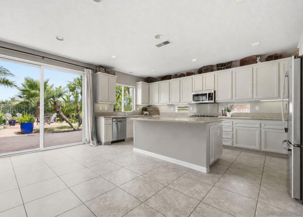 912 Lantana Property Photo 4