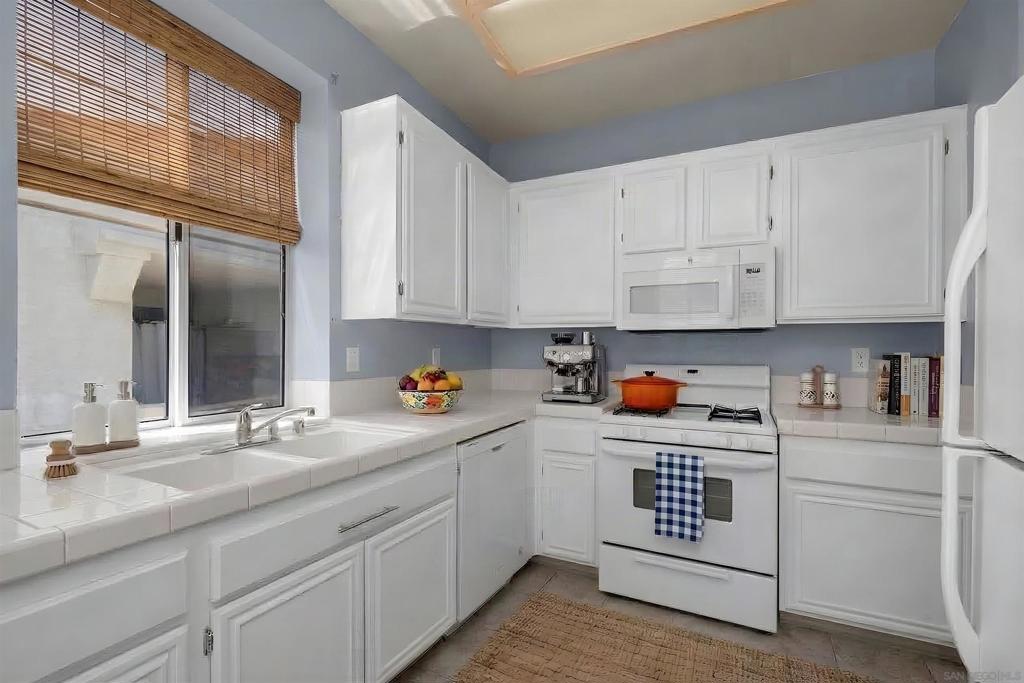 11454 Via Rancho San Diego 208 Property Photo 15
