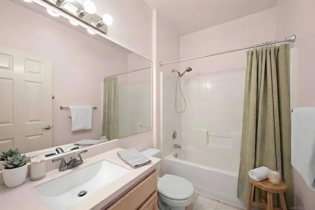 11454 Via Rancho San Diego 208 Property Photo 27