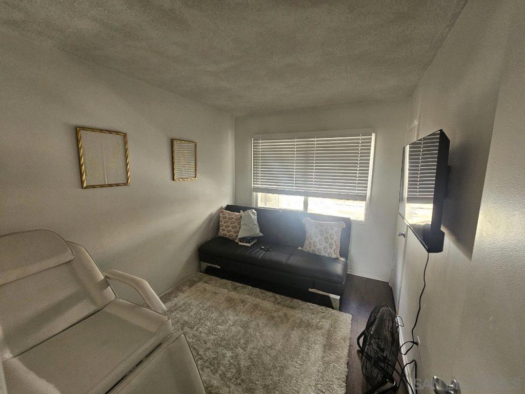 5030 Chaucer Ave Property Photo 7