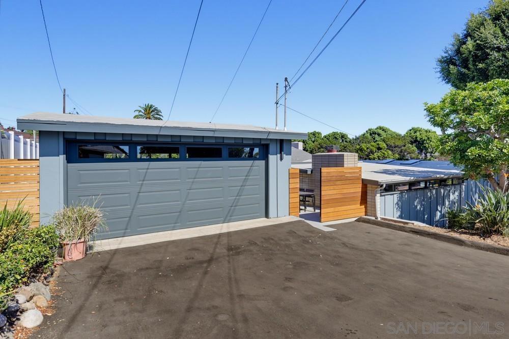 2204 Rosecrans St Property Photo 2