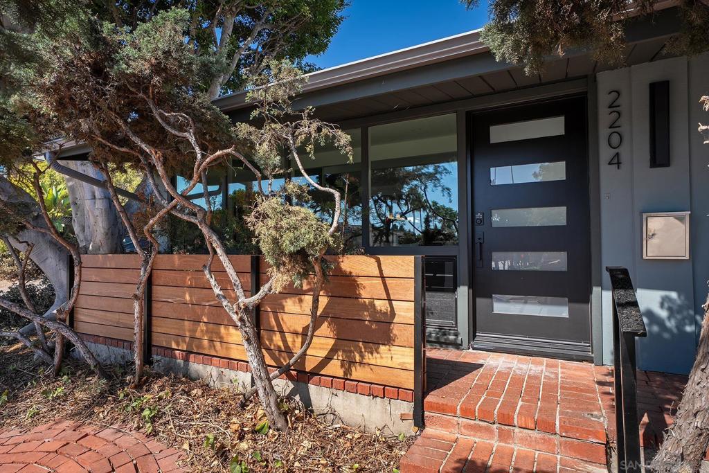 2204 Rosecrans St Property Photo 4