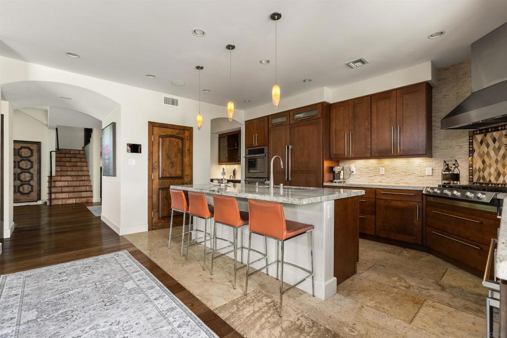 1834 Clove St Property Photo 8