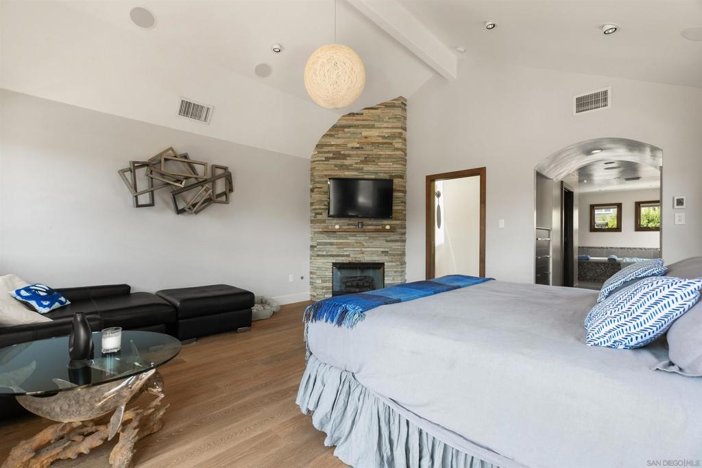 1834 Clove St Property Photo 20