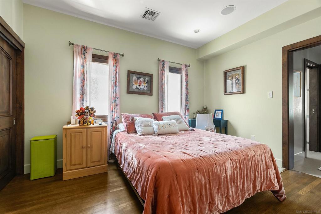 1834 Clove St Property Photo 25