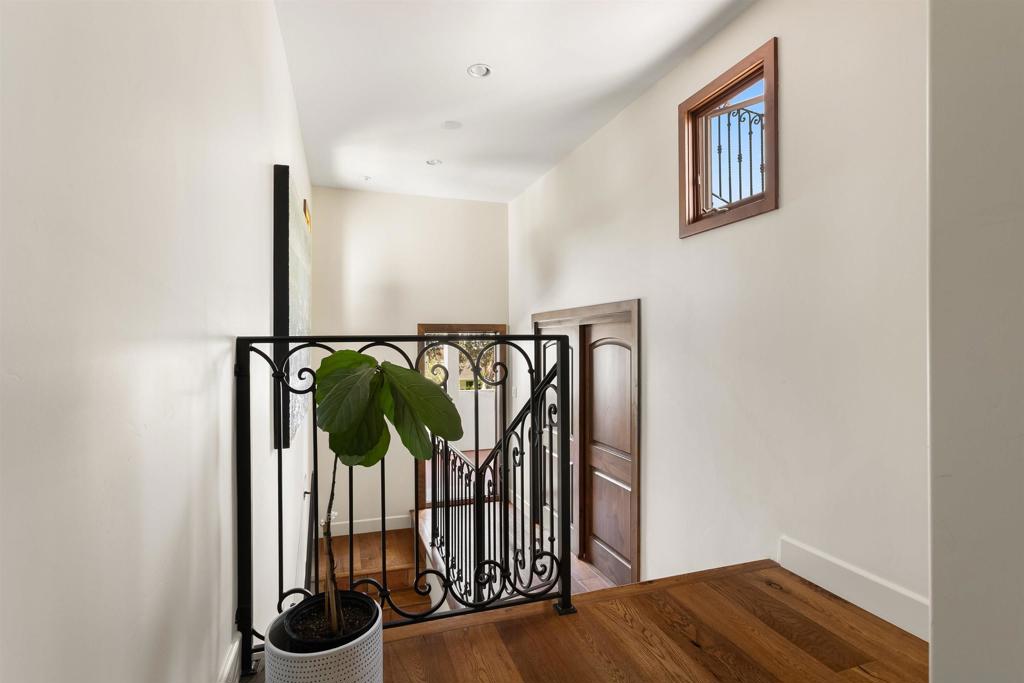 1834 Clove St Property Photo 31