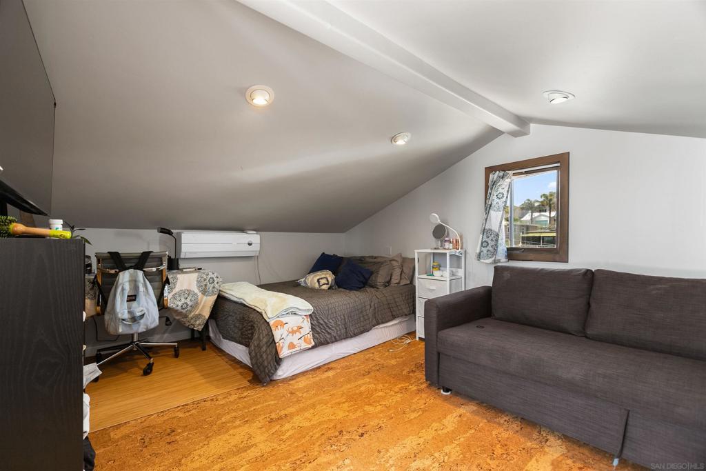 1834 Clove St Property Photo 33