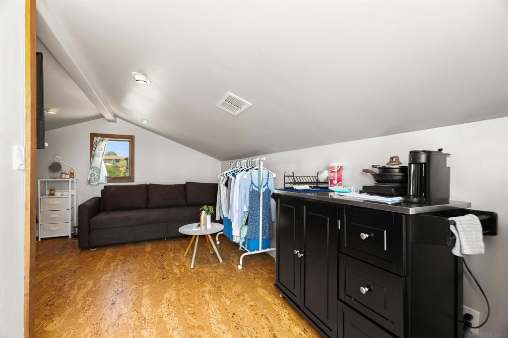 1834 Clove St Property Photo 34