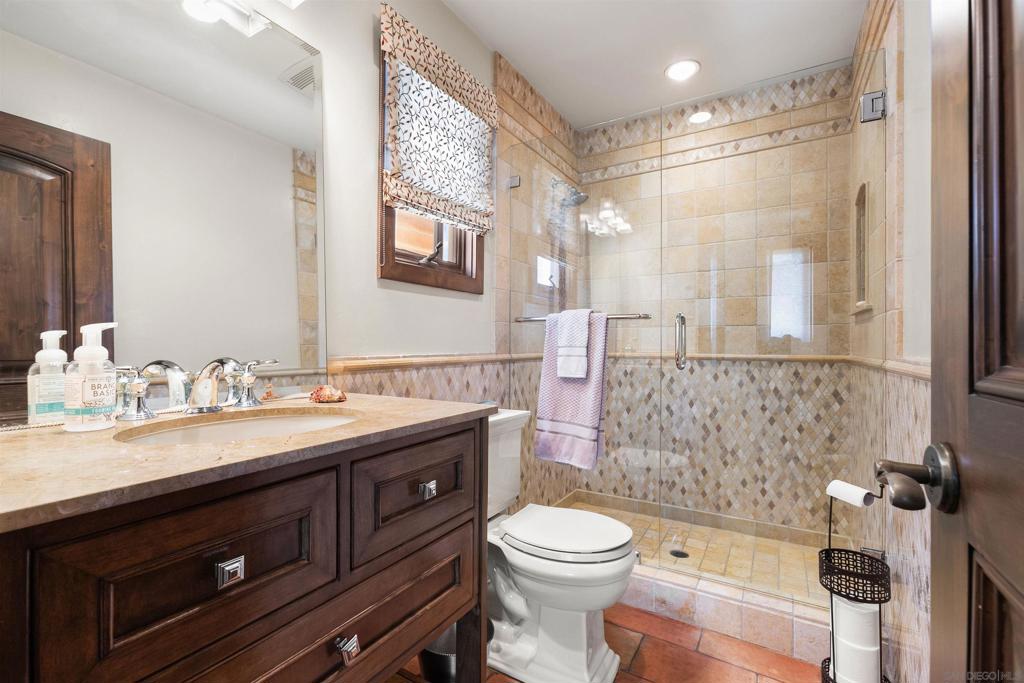 1834 Clove St Property Photo 42