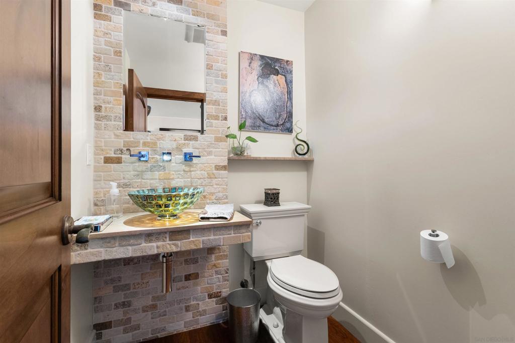 1834 Clove St Property Photo 43