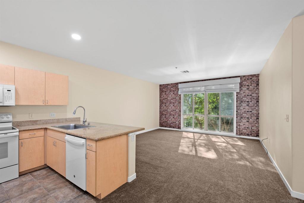 1501 Front 204 Property Photo 1