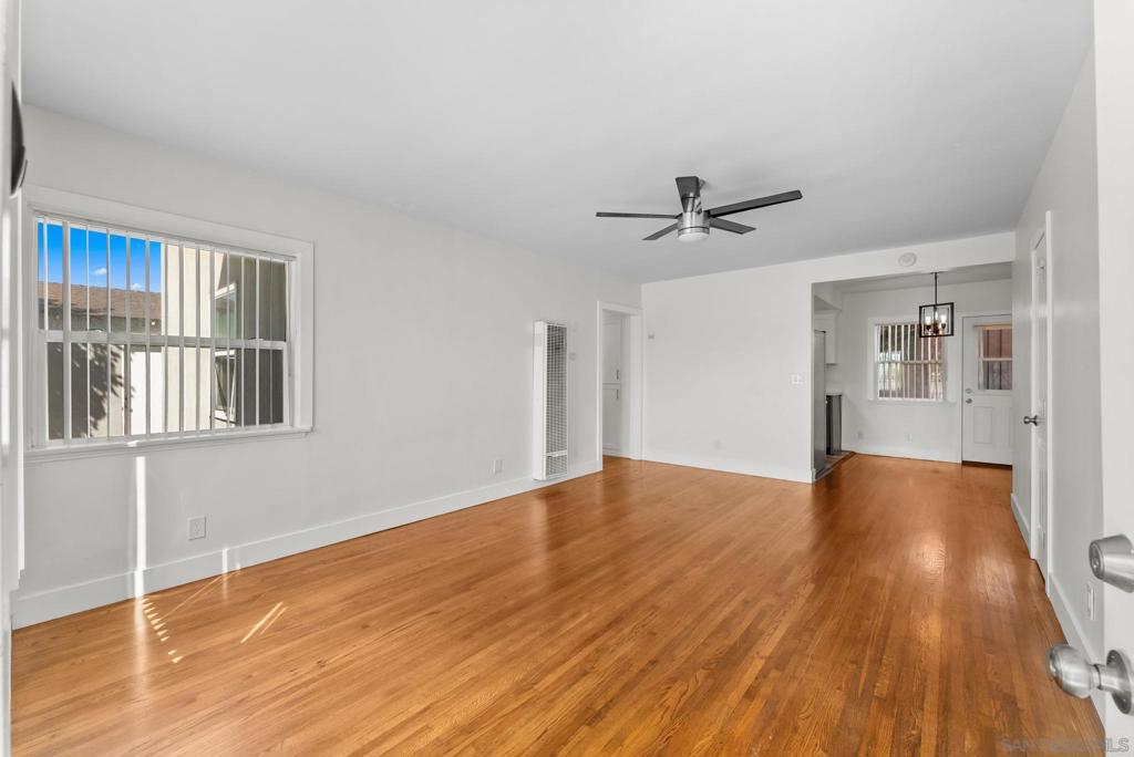 4454 60 52nd Street Property Photo 2