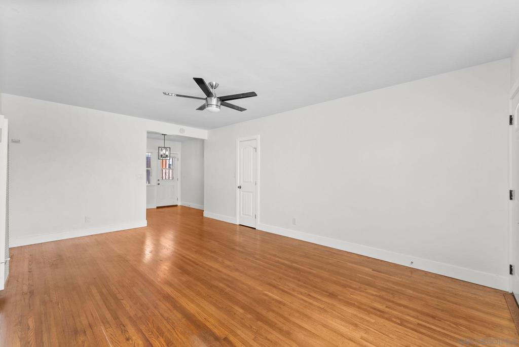 4454 60 52nd Street Property Photo 4
