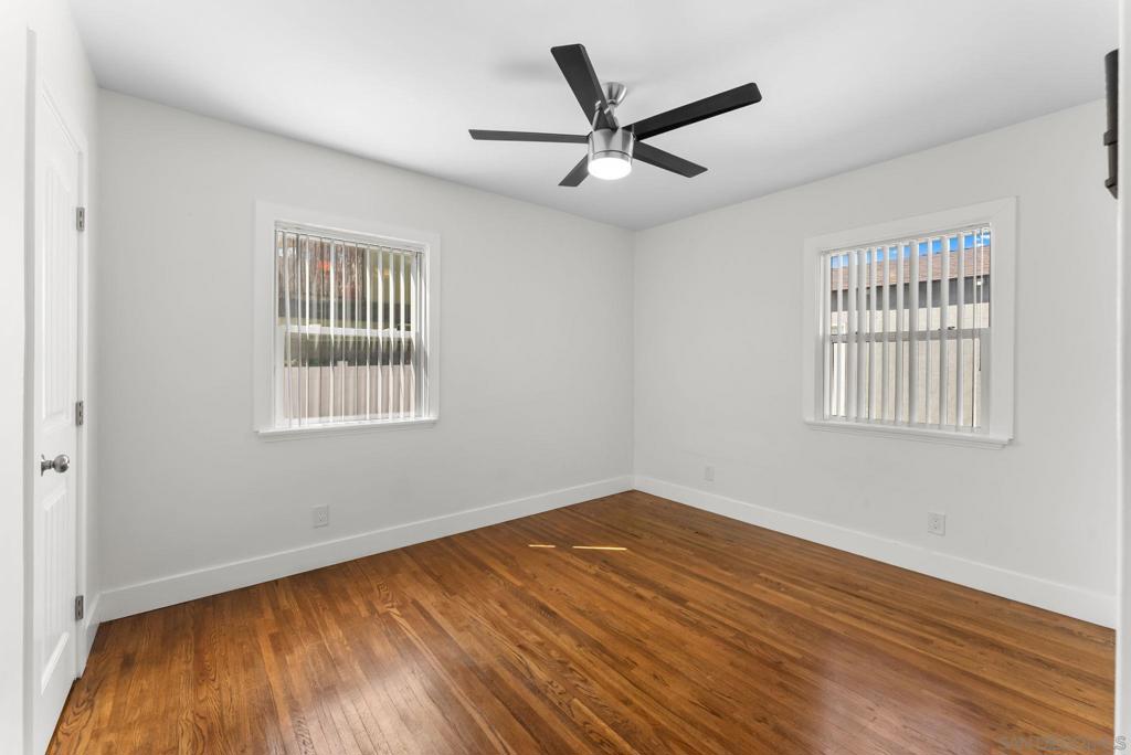 4454 60 52nd Street Property Photo 10