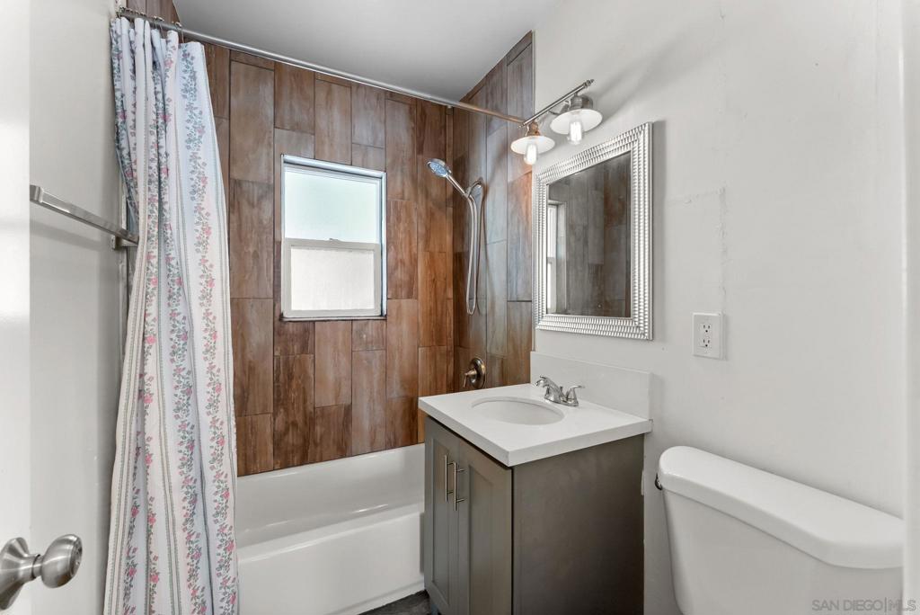 4454 60 52nd Street Property Photo 11