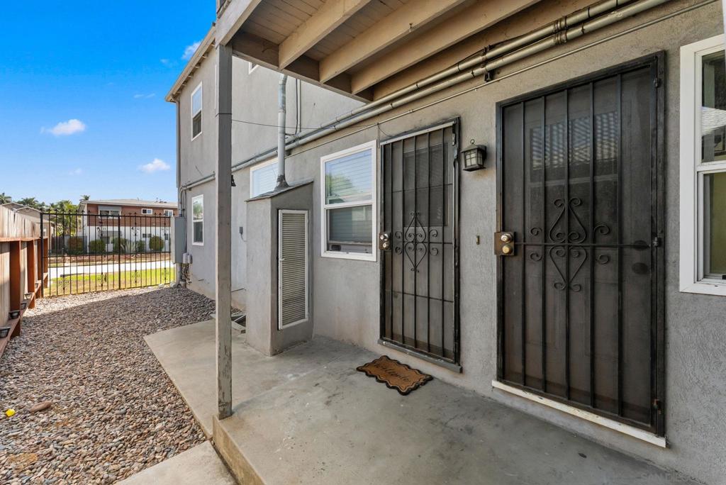 4454 60 52nd Street Property Photo 14