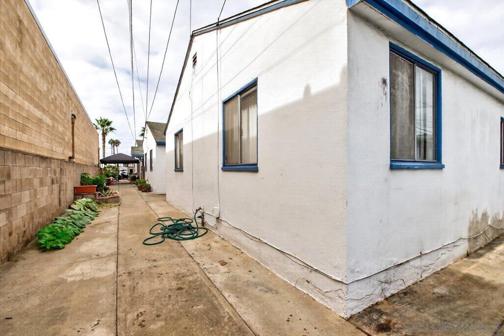 4918 Santa Monica Ave Property Photo 11