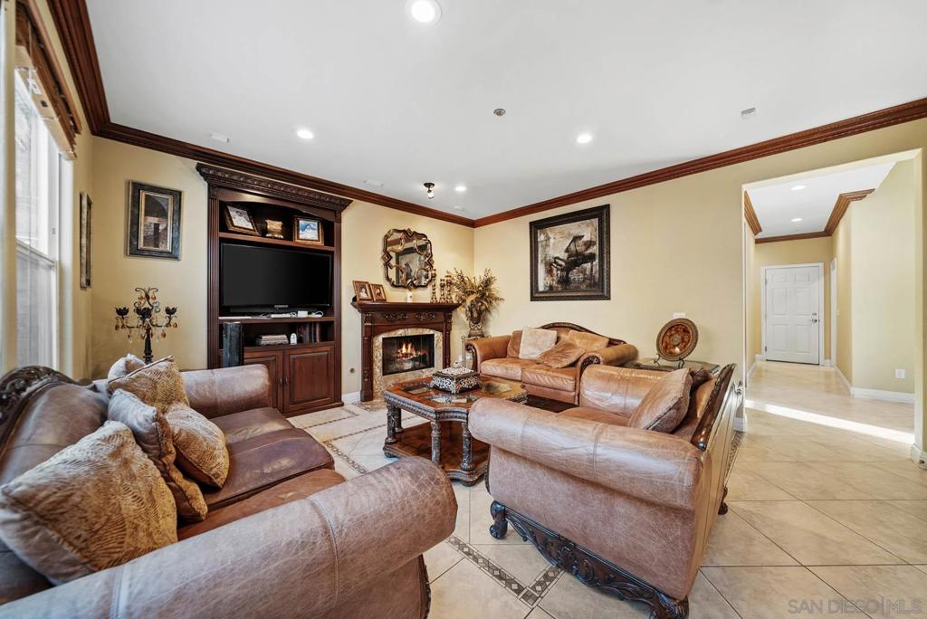 2062 Pleasant Waters Ct Property Photo 9