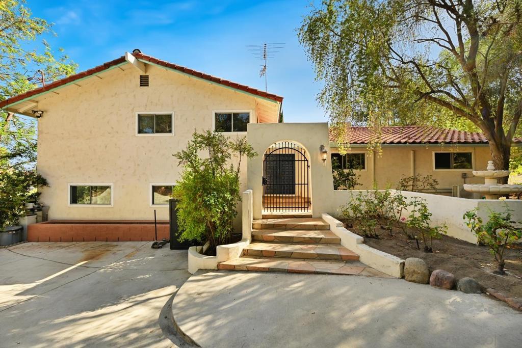 4488 La Canada Property Photo 2