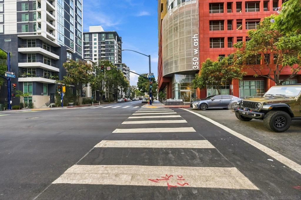 350 W Ash 1106 Property Photo 14