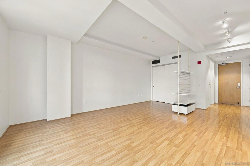 350 W Ash 1106 Property Photo 23