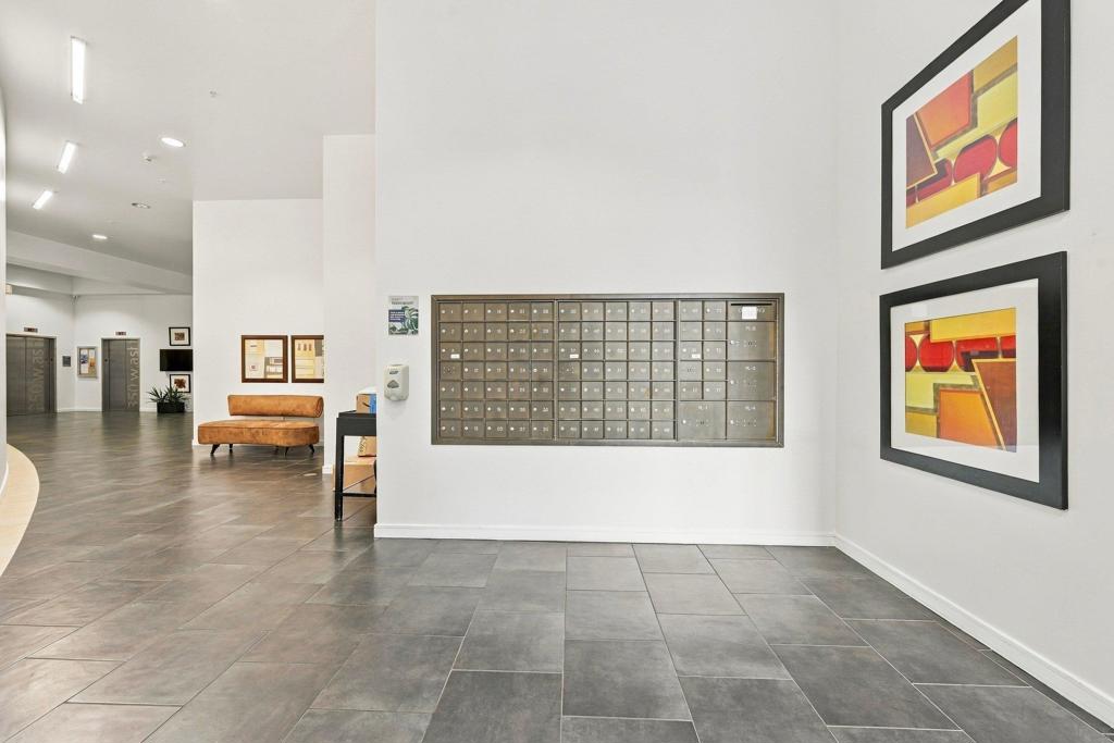 350 W Ash 1106 Property Photo 31