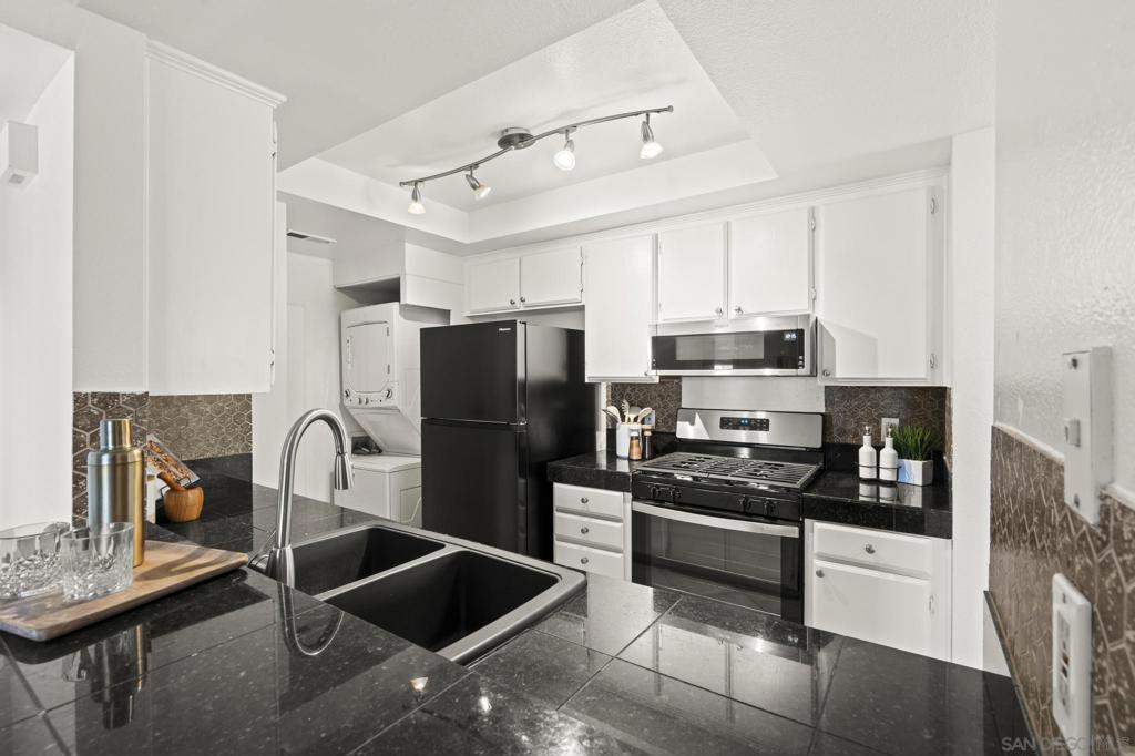 2063 Lakeridge 101 Property Photo 11